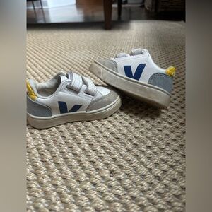 Veja Unisex Multi Color Small V-12 Sneakers toddler T2 size 6